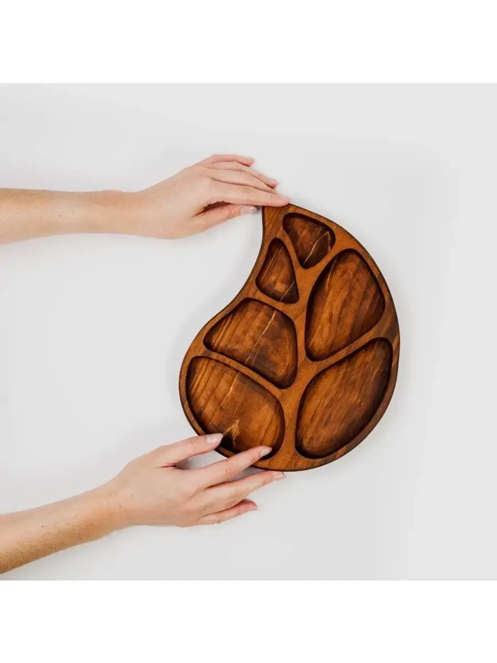 Деревянная менажница "Лист" из кедра