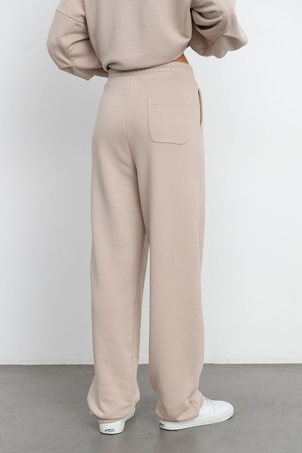 Джоггеры бананы без начеса из премиум футера серо-бежевого цвета