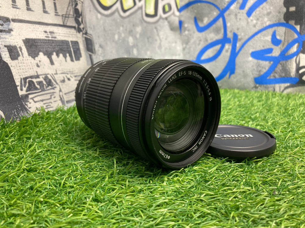 Canon EF-S 18-135mm 3.5-5.6 IS