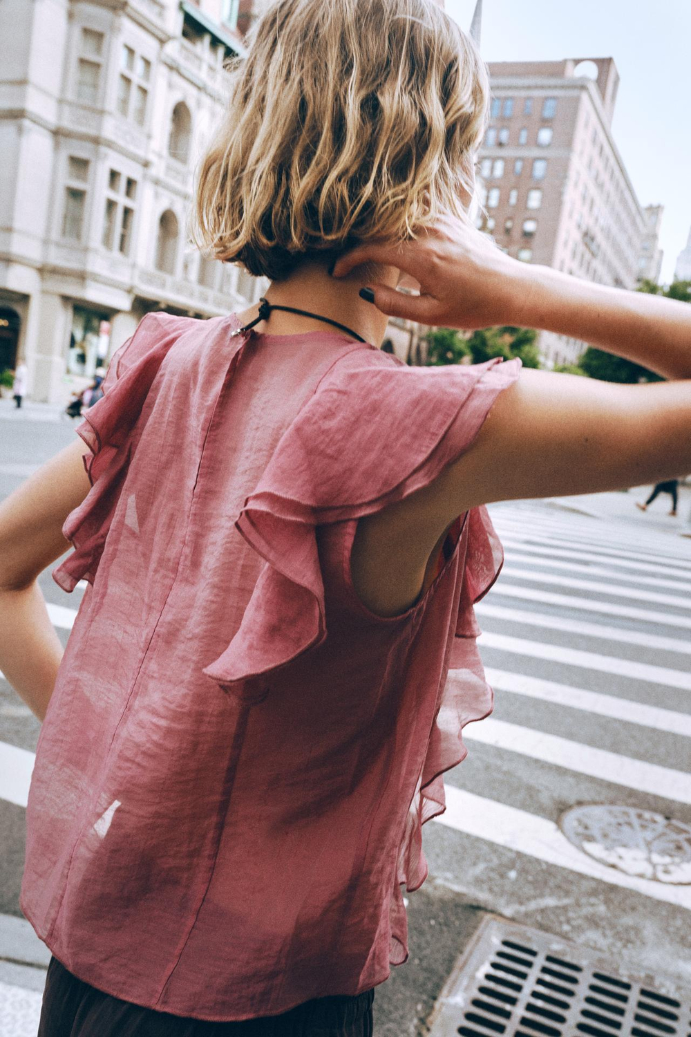 ZARA ПОЛУПРОЗРАЧНЫЙ ТОП С ВОЛАНАМИ, МАРСАЛА