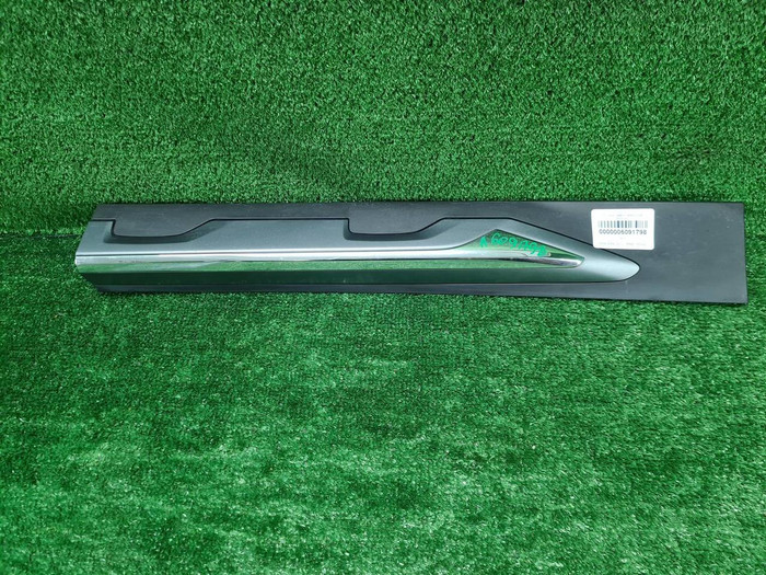 Накладка двери задняя правая BMW X3 G01 (2017-н.в.)