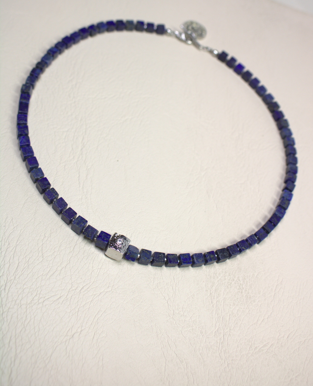 Чокер-колье женский из натурального лазурита «Лазурная линия»