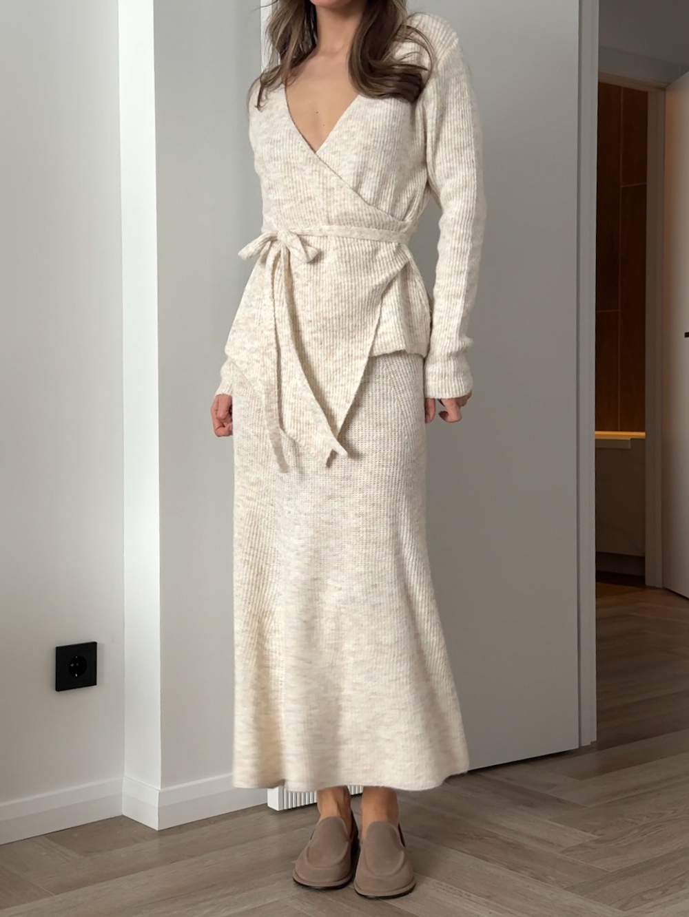 Комплект вязаный, водолазка на запах, длинная юбка и шарфик