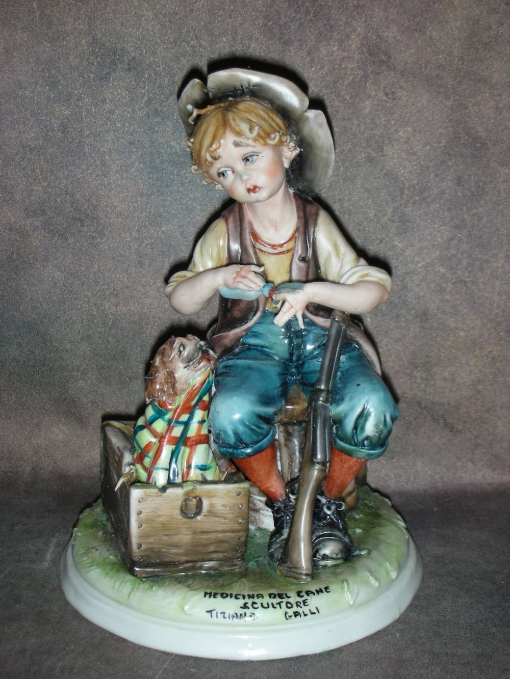 Статуэтка. Фарфор. Лечение собаки. Capodimonte. Италия