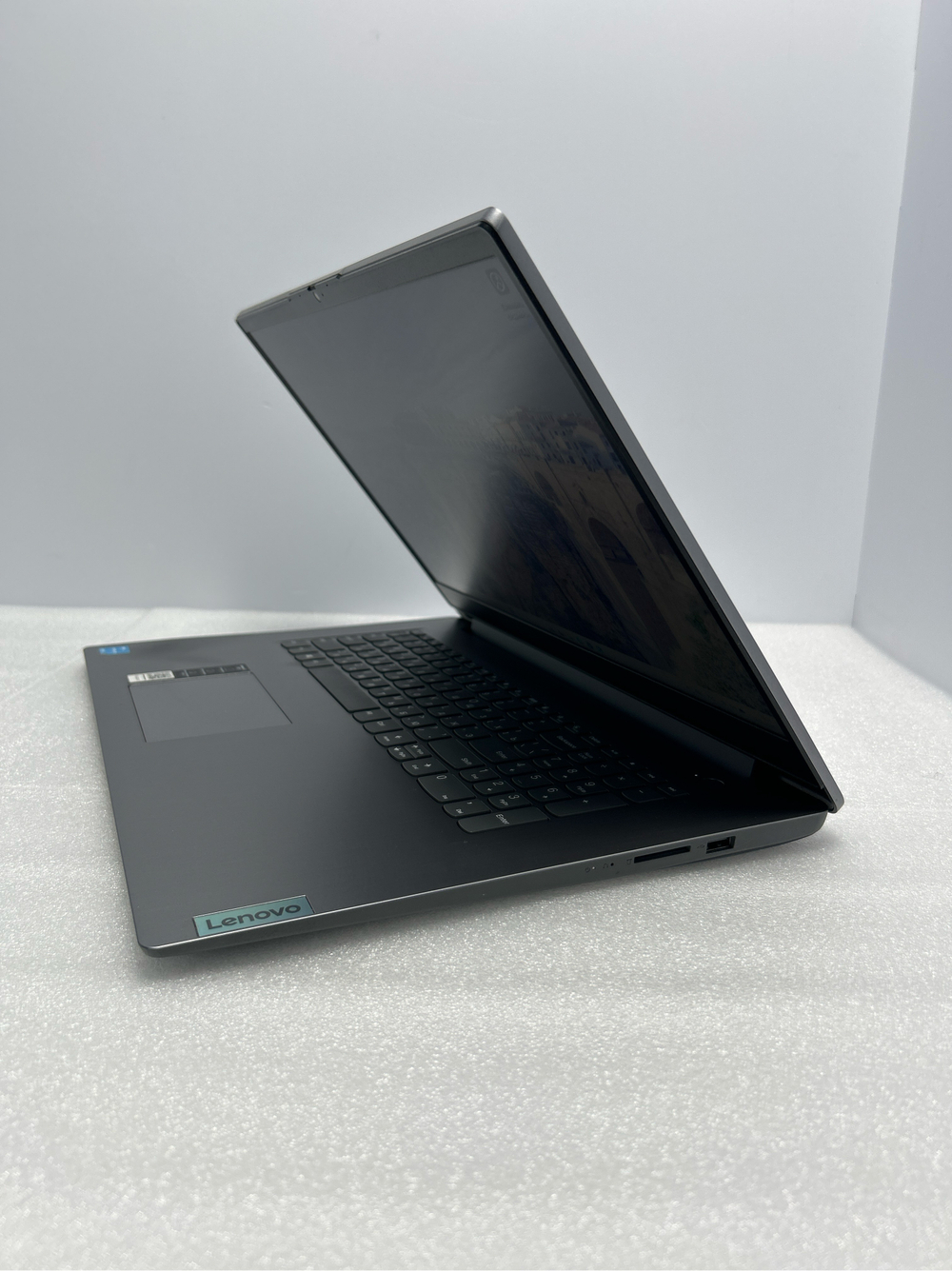 Ноутбук Lenovo 3-17ITL6 (82H9003ERK) 17.3"/Intel Pentium Gold 7505/RAM 8 GB/SSD 256 GB/Intel UHD Graphics/1600x900/TN/DOS/Подсветка кл-ры: нет/Серый. Состояние: Уценка/Очень сильные следы эксплуатации на топ-кейсе