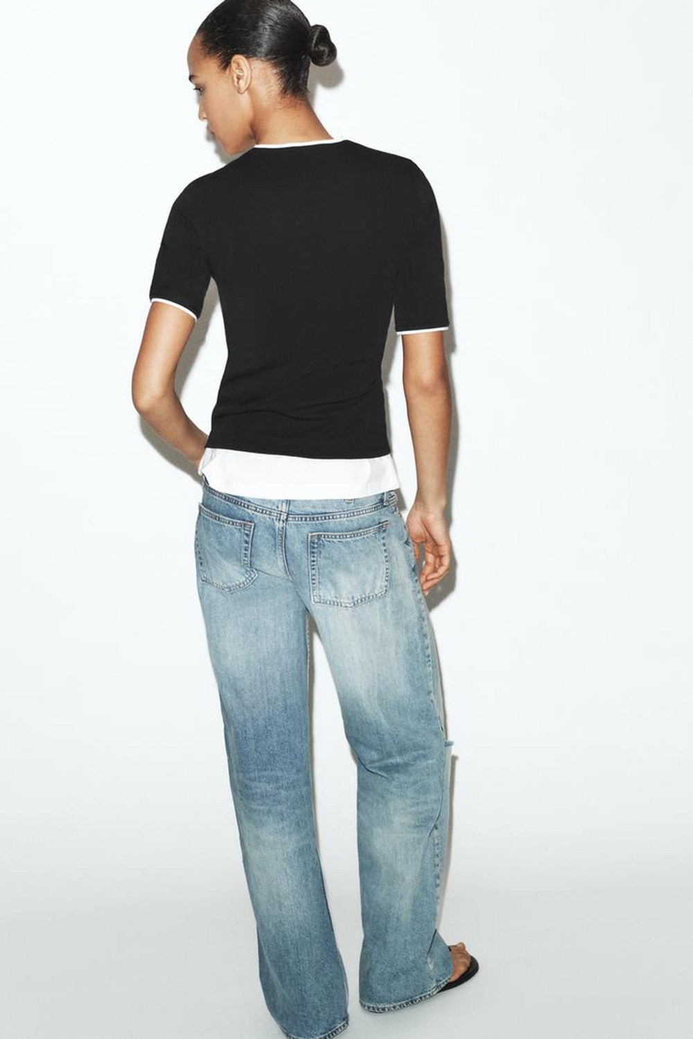 ZARA ФУТБОЛКА С НАДПИСЬЮ И КОНТРАСТНЫМИ ДЕТАЛЯМИ, ЧЕРНЫЙ