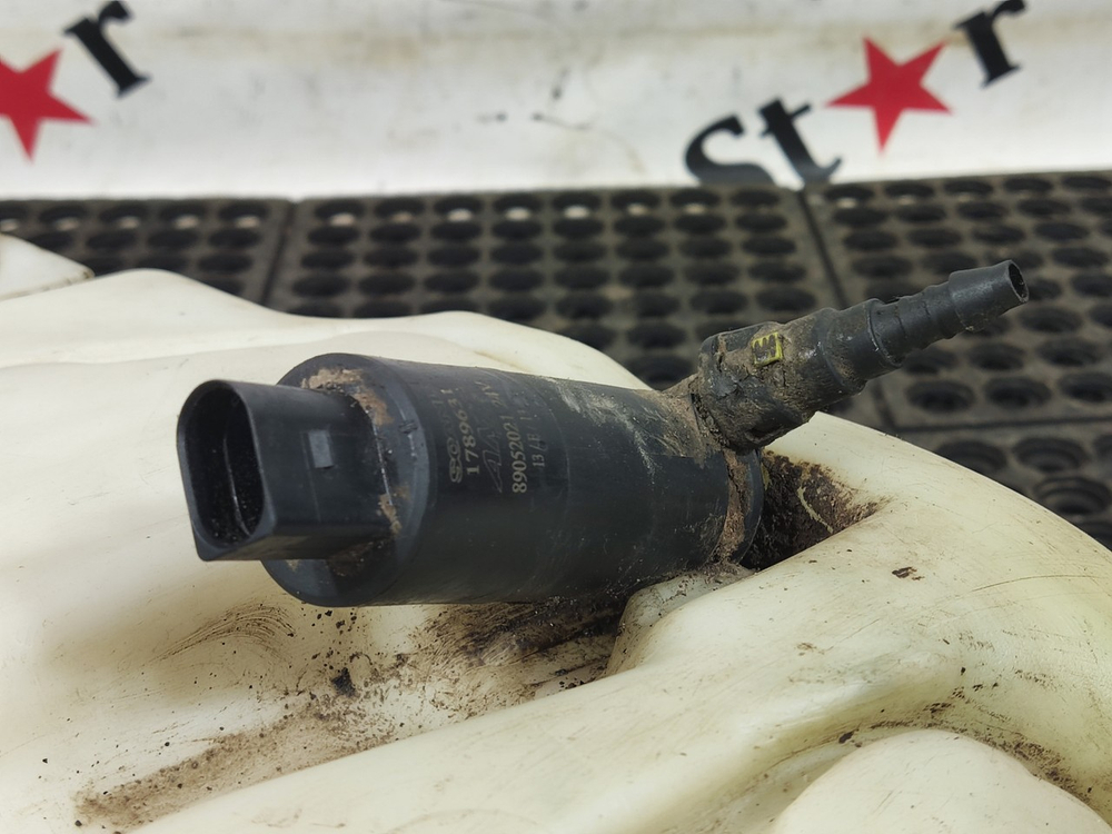 Бачок омывателя лобового стекла