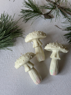 Свеча "Заснеженный мухомор"