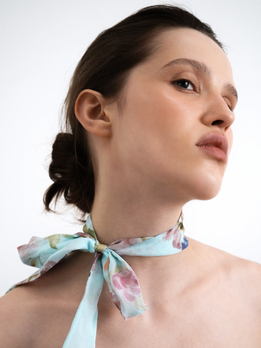 Луана (Luana), лента из голубого шифона с цветочным принтом