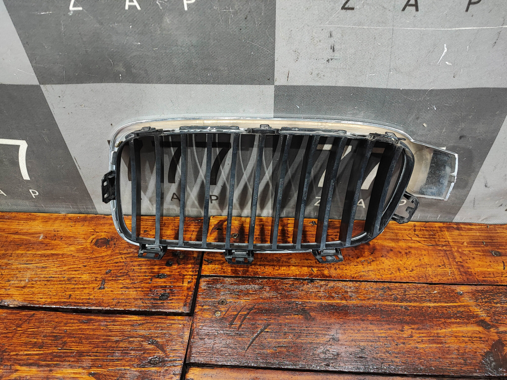 Решетка радиатора правая BMW 3-Series (F30) 11-16 Б/У Оригинал 51137405836