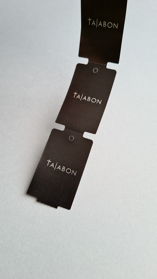 Печать серебряным на черных бирках