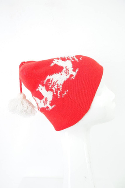 Шапка с принтом красная