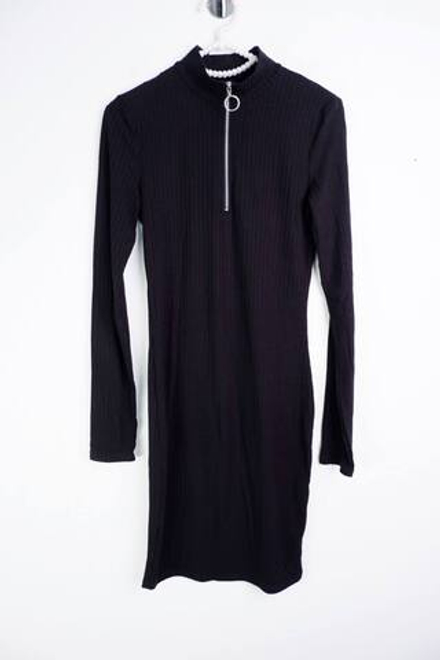 Платье Terranova практичное, маркировка S, визуально на 44 размер