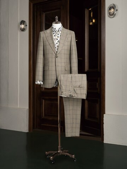 Мужской пиджак в клетку с заострёнными лацканами в стиле casual