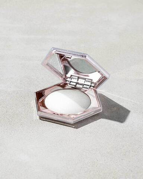 Хайлайтер Fenty Beauty Diamond Bomb How Many Carats 01