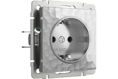Розетка Werkel Hammer с заземлением серебряная 36307