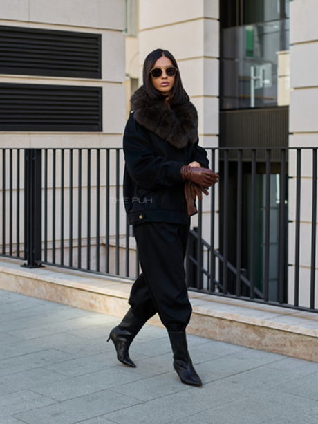 Черная куртка с воротником из лисы