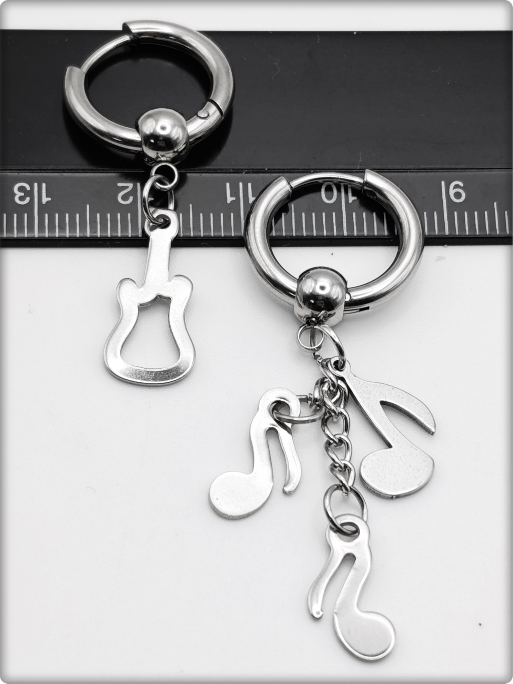 Серьги кольца "Гитара, ноты" асиметричные стальные.