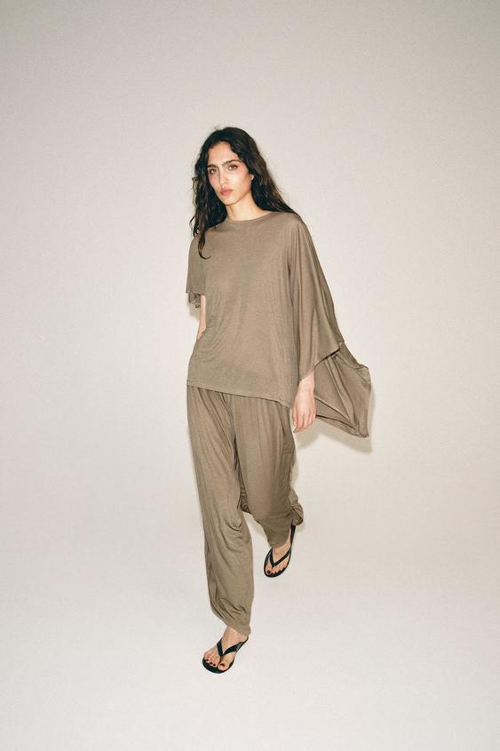ZARA СТРУЯЩИЕСЯ БРЮКИ БЭГГИ, ПЕСОЧНЫЙ