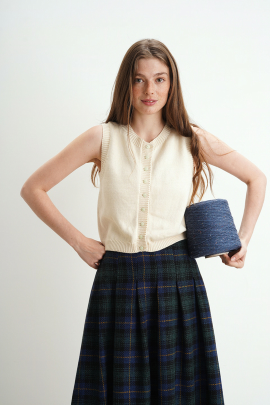 Жилет из буретного шелка с хлопком на пуговицах молочного цвета