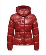 Женская короткая куртка Moncler Glareins с капюшоном и декоративной отделкой | Глянцевая, красная, утеплённая пухом