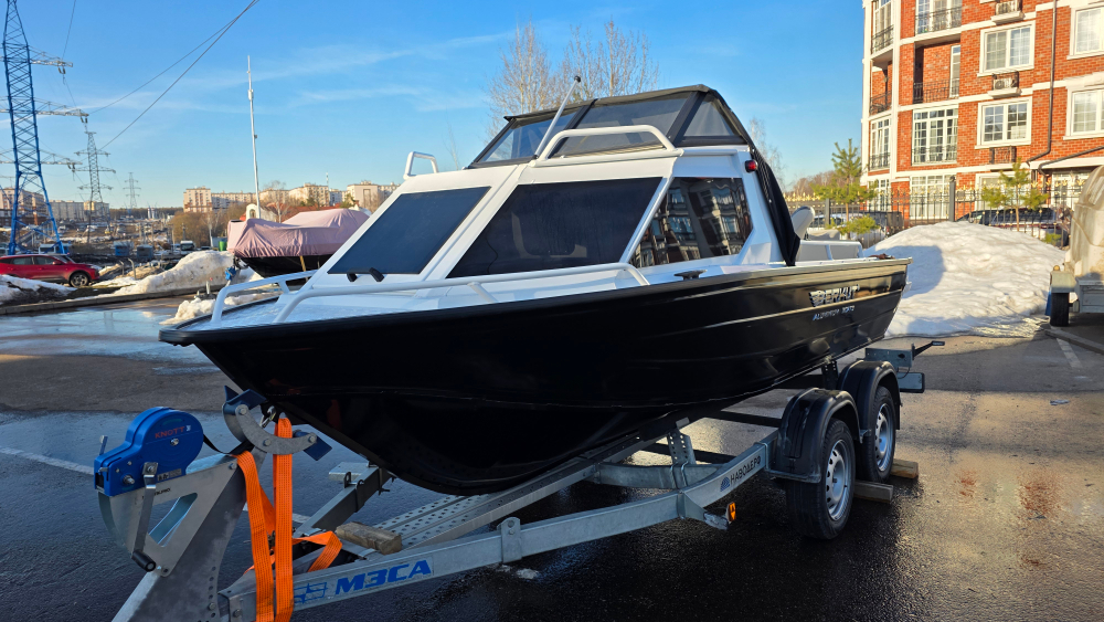 Лодка Беркут M-HT + Прицеп МЗСА 81773G.031. В наличии