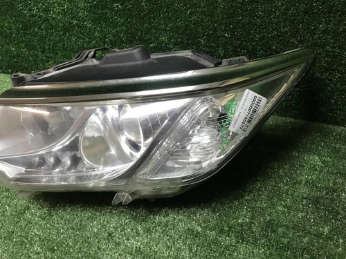 Битая Фара левая Toyota Camry xv50 (14-17) галоген