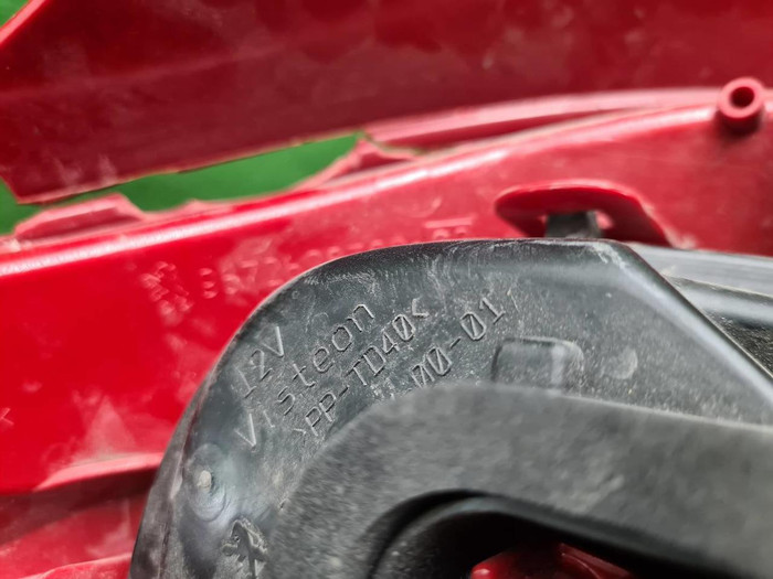 Фонарь правый Peugeot 208 1 (2012-2015)