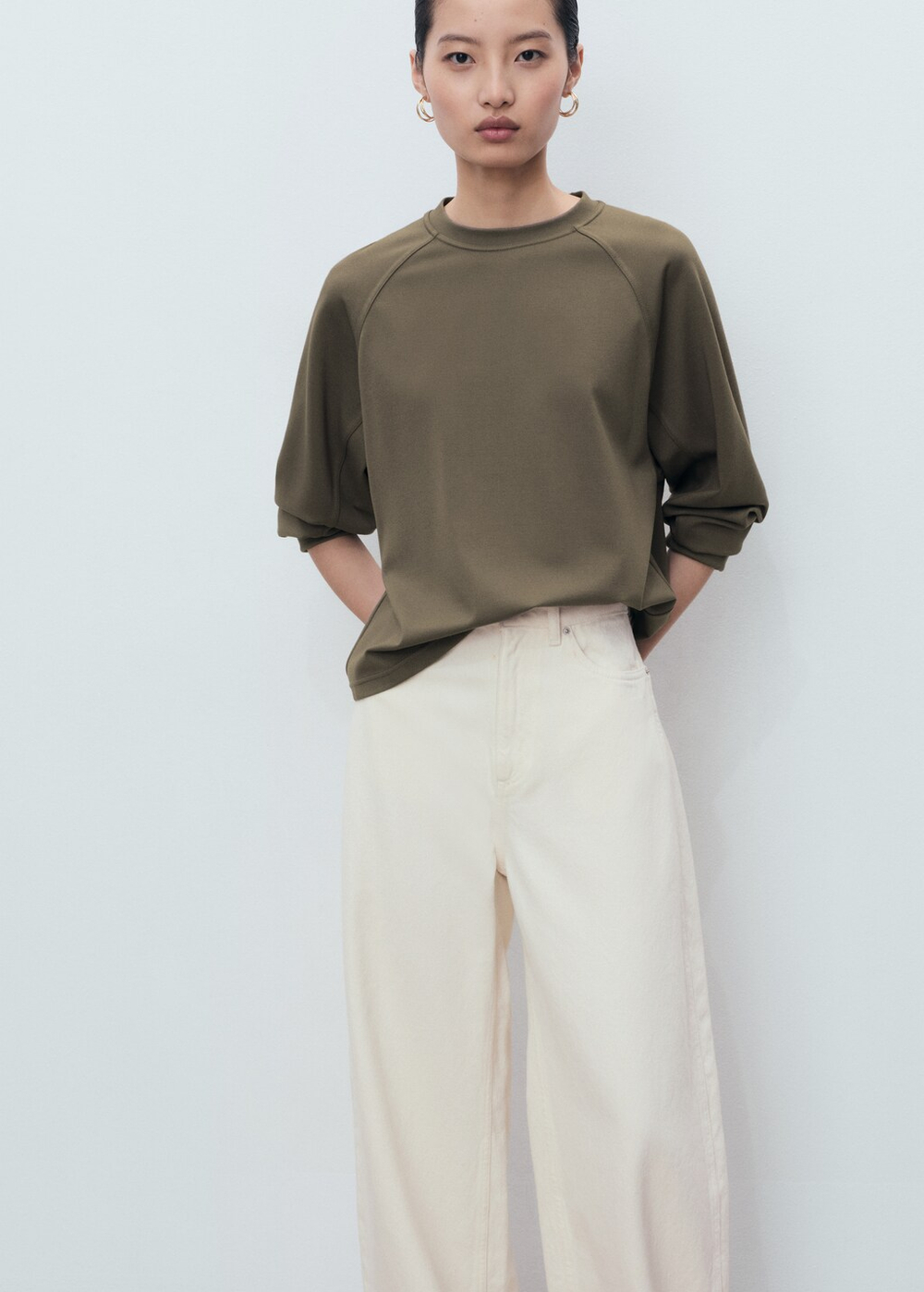 Свитшот с круглым вырезом горловины