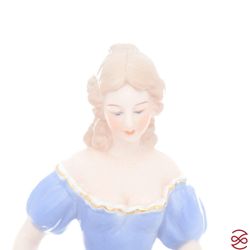 Статуэтка Royal Classics Девушка с корзинкой цветов 30 см