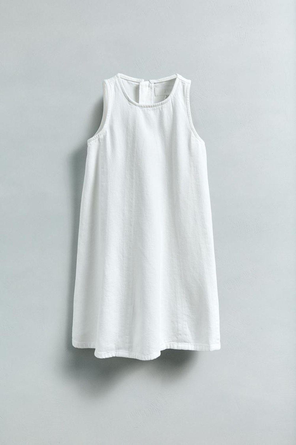 ZARA ДЖИНСОВОЕ ПЛАТЬЕ, БЕЛЫЙ