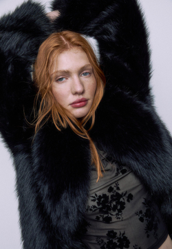 STRADIVARIUS Длинная искусственная шуба, черный