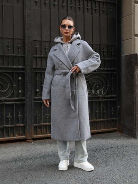 Серое двубортное пальто с поясом и жилетом