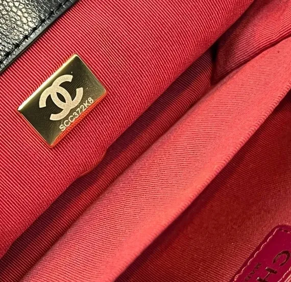 Сумка с клапаном на цепочке Chanel черный