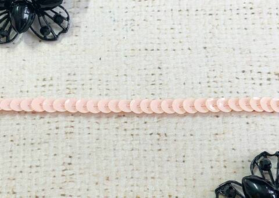 Тесьма пайетки на нитке, ш. 0,6 см