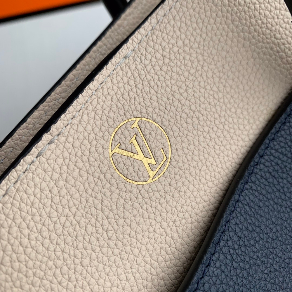 Louis Vuitton On My Side MM
