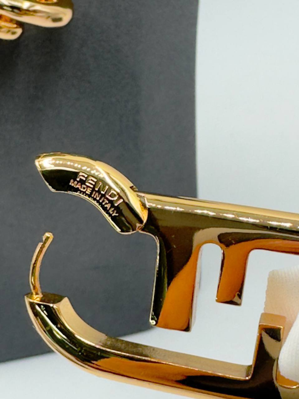 Моно серьга Fendi