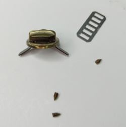 Замок-защелка на винтах 20*28 Антик