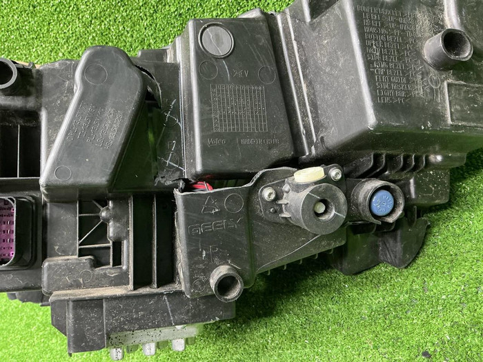 Битая Фара правая Geely Tugella (2019-2024) LED