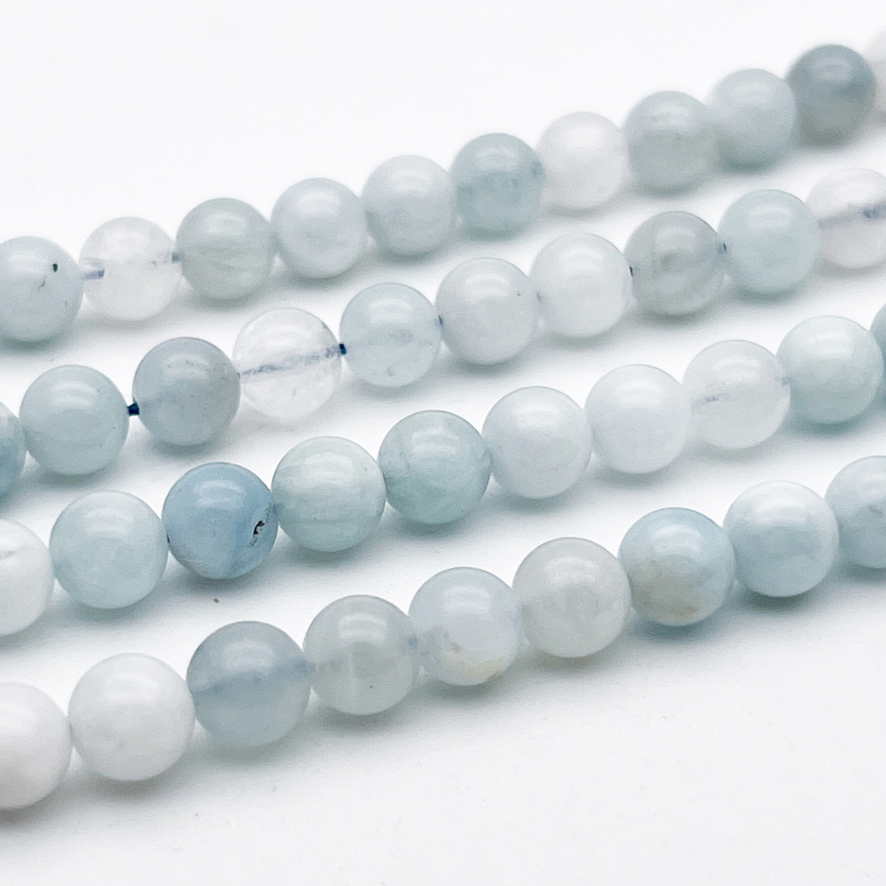 Аквамарин бусины (сорт Б), диаметр около 6,2-6,5 мм, цена за 31-32 шт (1/2 нити)