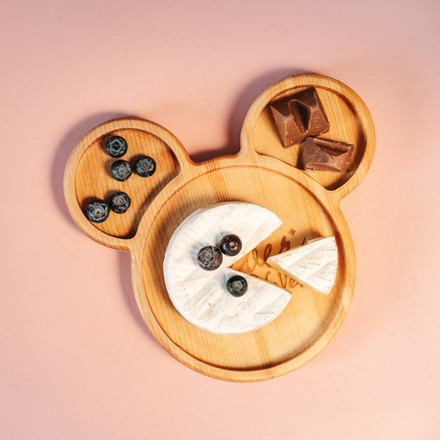 Деревянная менажница из кедра для подачи блюд и закусок с гравировкой "Never say never"