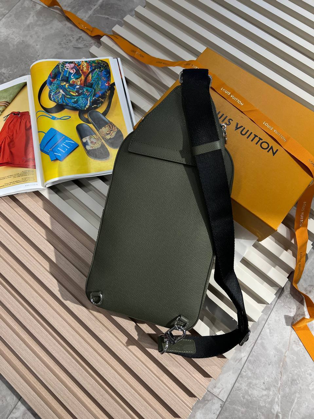 Сумка-мессенджер Louis Vuitton