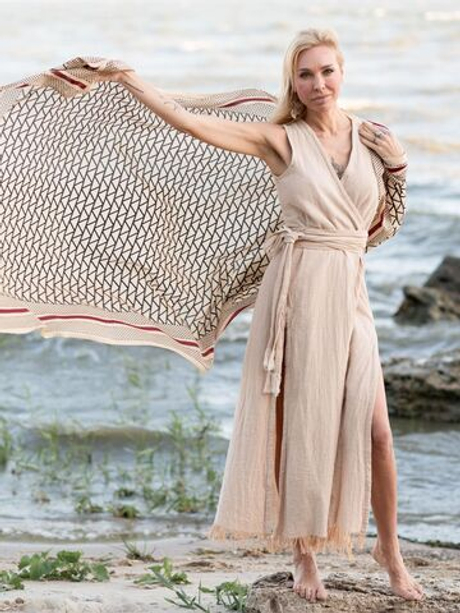 Длинное бохо-платье с запахом (бежевое)