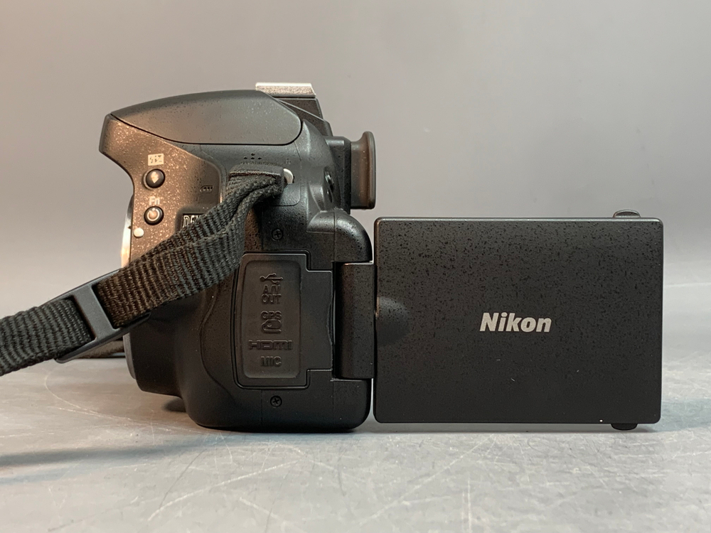Nikon D5100 Kit 18-55mm 3.5-5.6G VR 2.363 Кадров