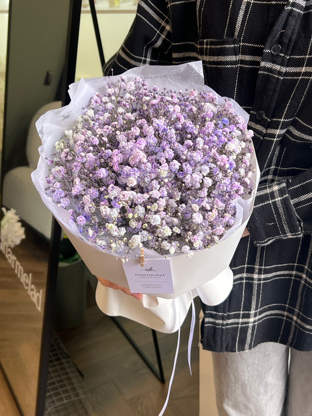 Букет из гипсофилы фиолетового оттенка