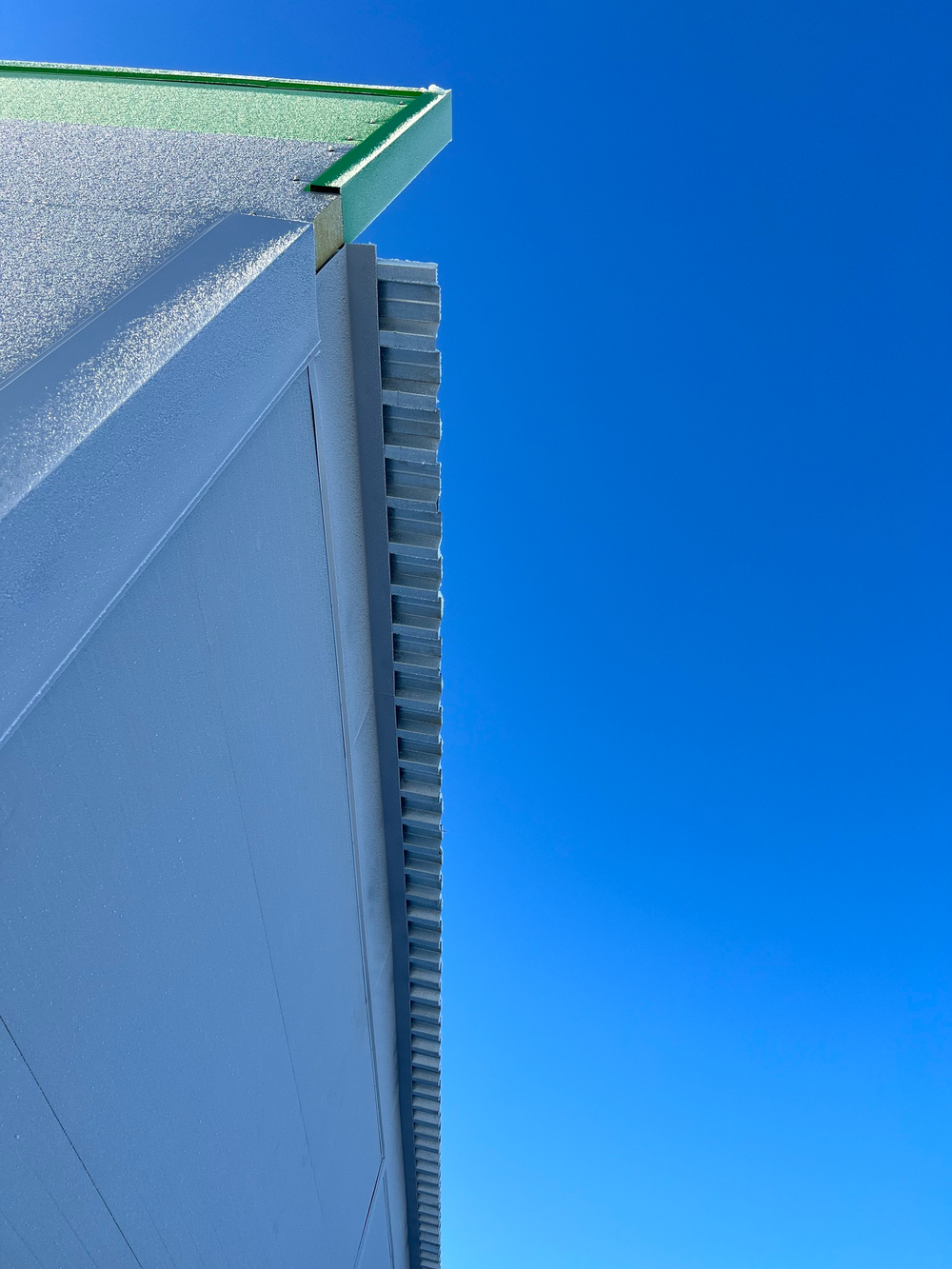 Поставка и монтаж плоской кровли из ПВХ мембраны (Система ТН СМАРТ) площадь 1000 м2