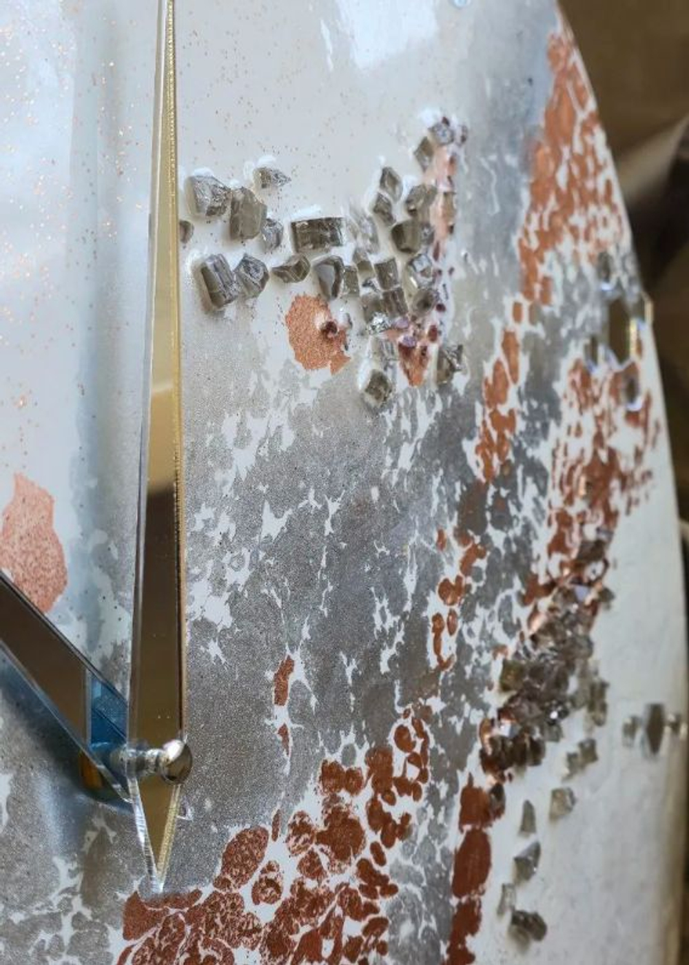 Интерьерные часы ручной работы подарочные из смолы