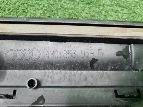 Накладка двери передняя левая Audi Q7 2 (2015-нв)