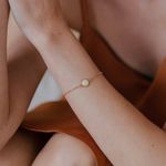 Браслет битый круг с молочным янатрем, позолота