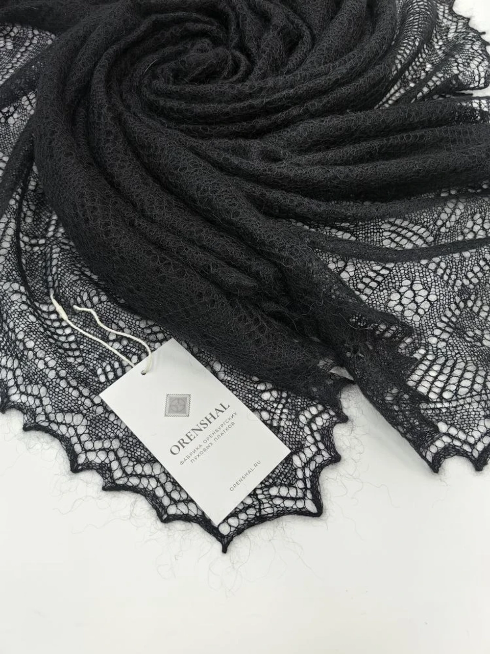 Оренбургский пуховый платок-паутинка А110-07 черный